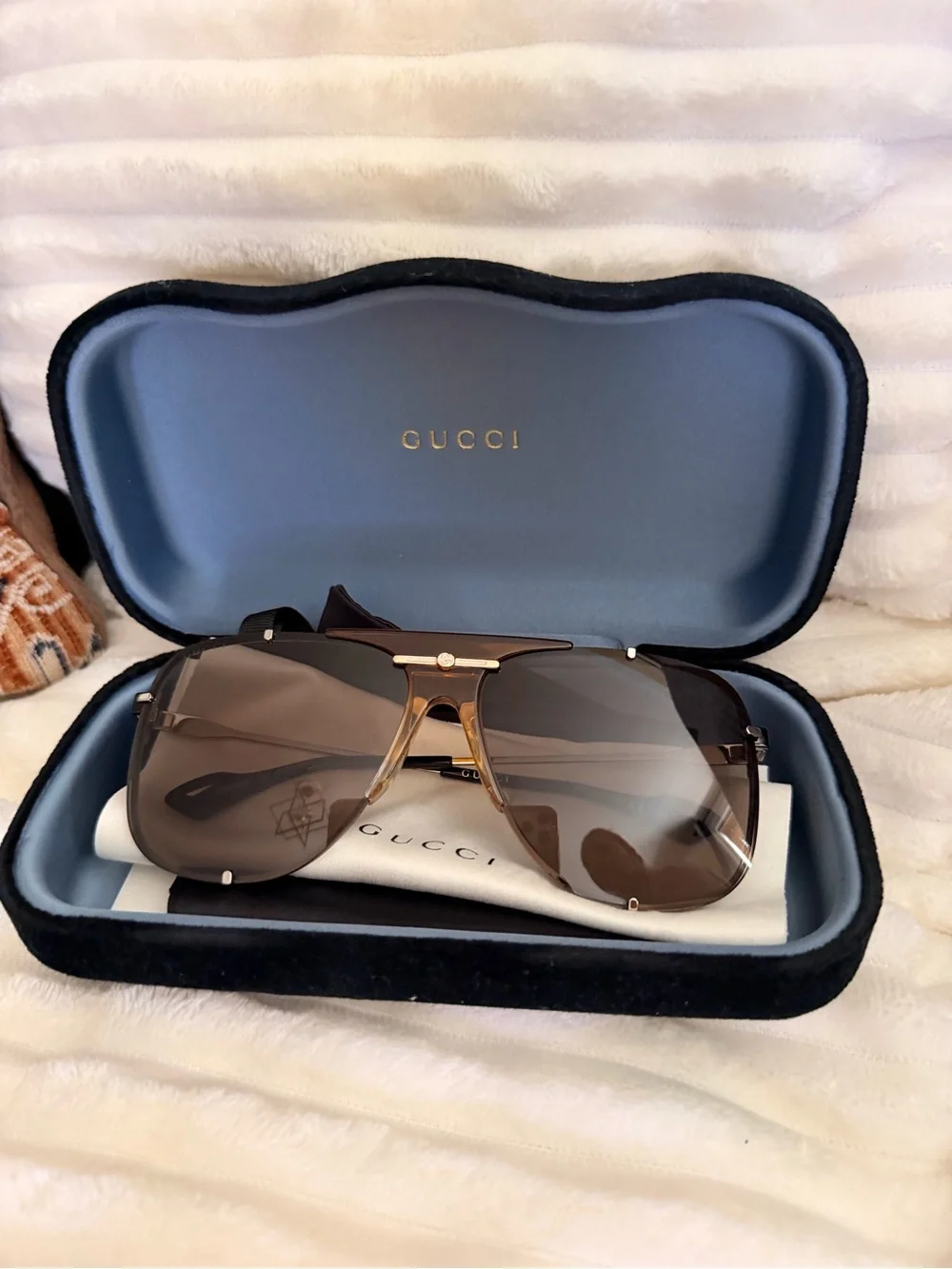 GUCCI Silver/Brown sunglasses. Unisex